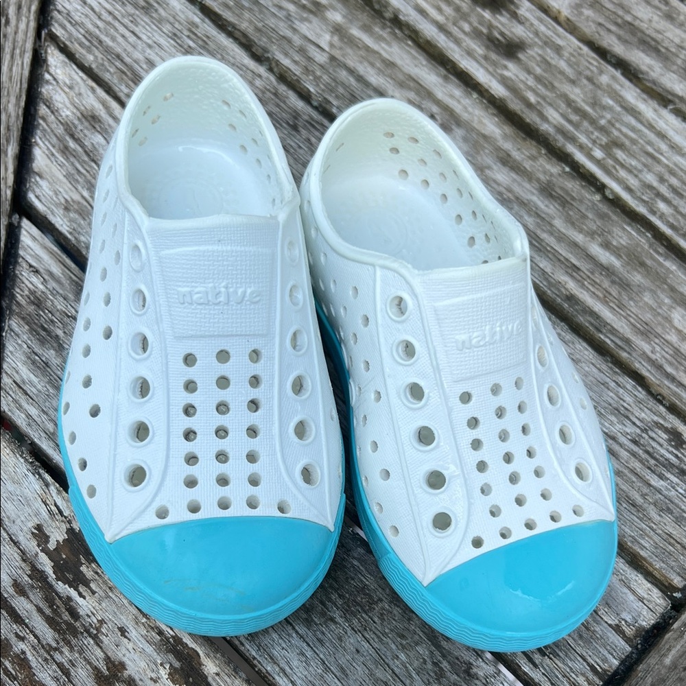 Native Kids Water Shoes - White and Blue
